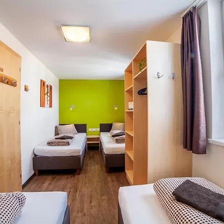 Rutsche Hostel
