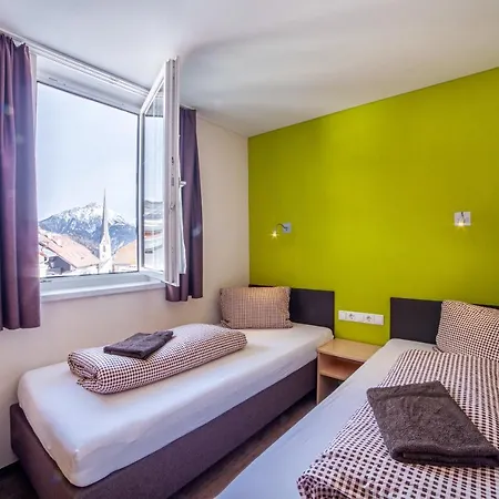 Rutsche Hostel *