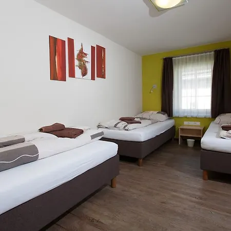 Rutsche Hostel *