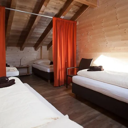 Rutsche Hostel *